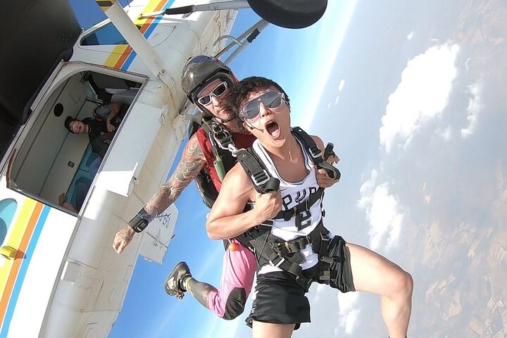 Pattaya Ocean View Tandem Skydiving with Transfers from Bangkok