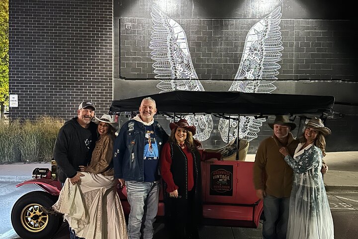 Nashville Vintage Sightseeing Tour in a Ford Model-T Replica