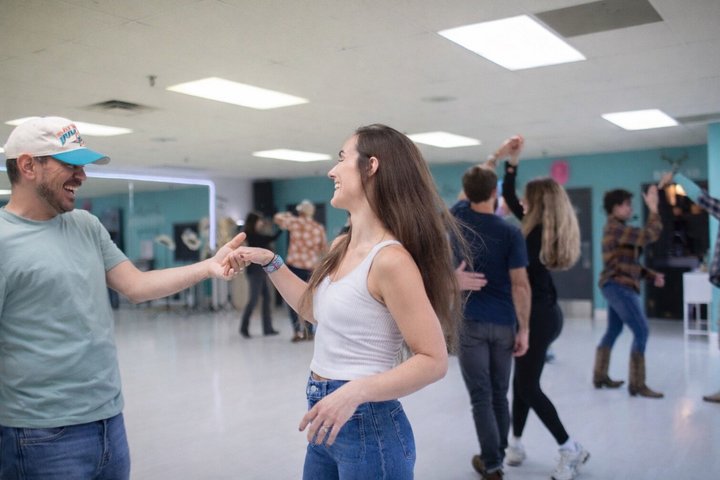 Beginner's Country Swing Dance Class - Dance Downtown That Day