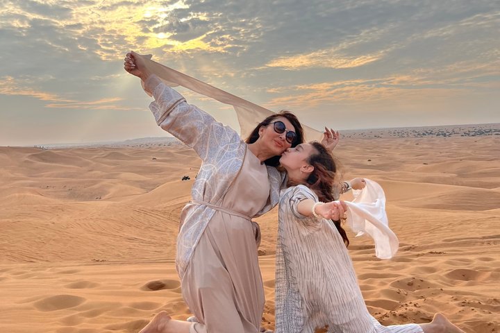 Dubai Desert Safari: 4x4 Red Dune & Sandboard Thrill