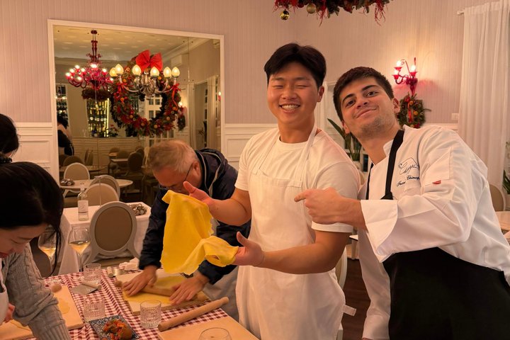 Rome : Pasta & Tiramisu Cooking Class in the City Center