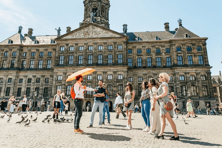 Amsterdam: History & Highlights Tour with Stroopwafel Workshop