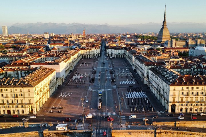 DA Milan to Turin by train guided city tour
