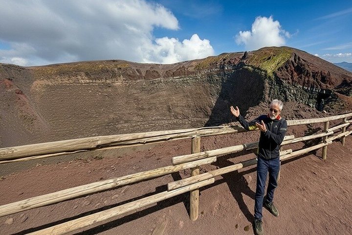 Pompeii & Mt. Vesuvius Crater Hike Day Trip from Rome with Lunch