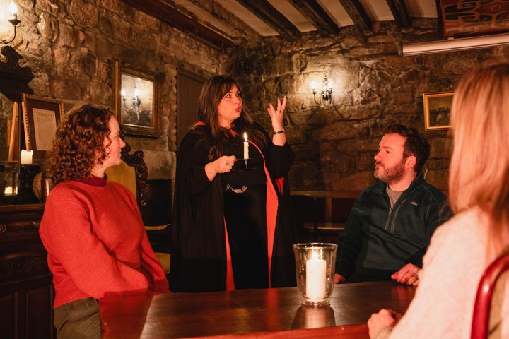 Small Group Ghost Tour incl. Underground Vaults & free drink in Megget's Cellar