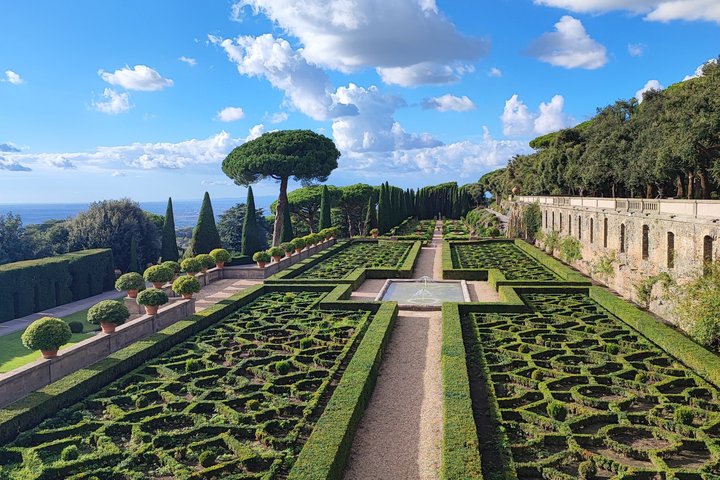Castel Gandolfo: Pope’s Summer Residence & Gardens Tour from Rome