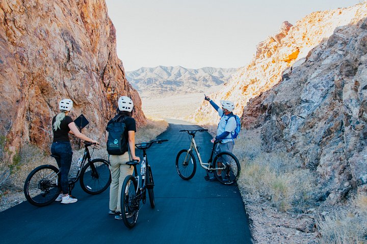 Lake Mead Guided Bike and Kayak Combo Tour