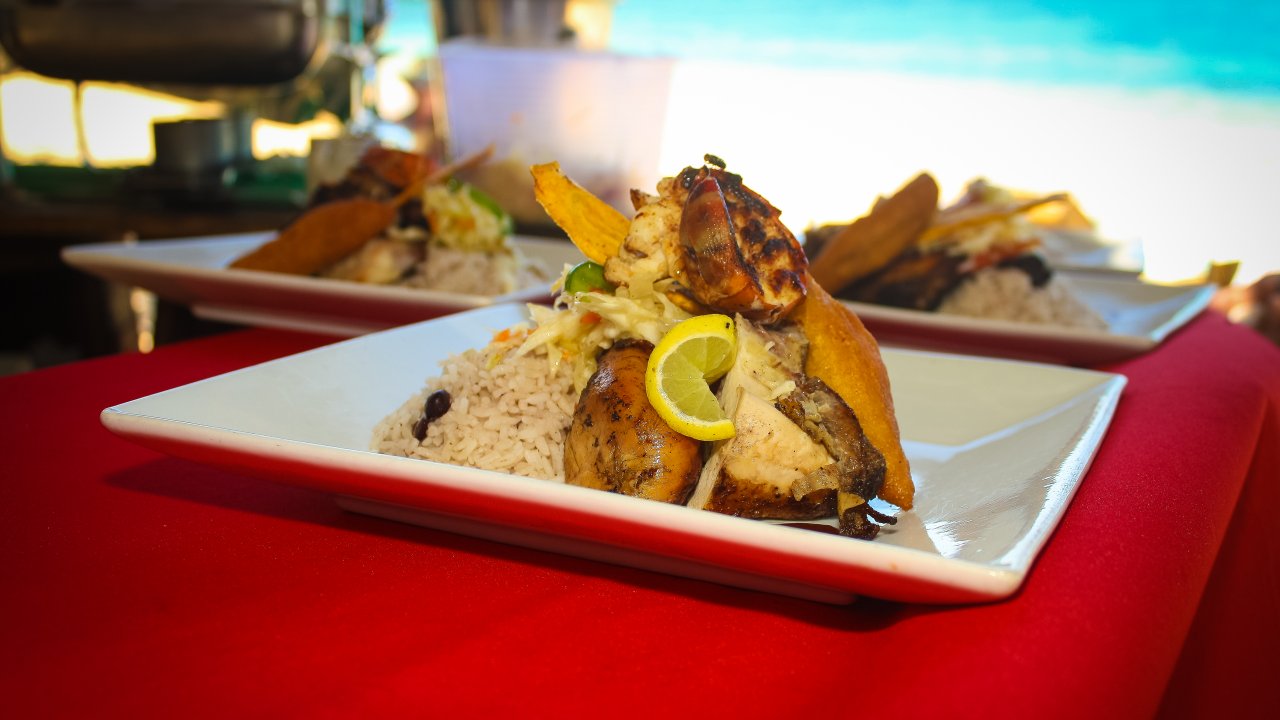 Lunch & Cocktails Package + Transportation